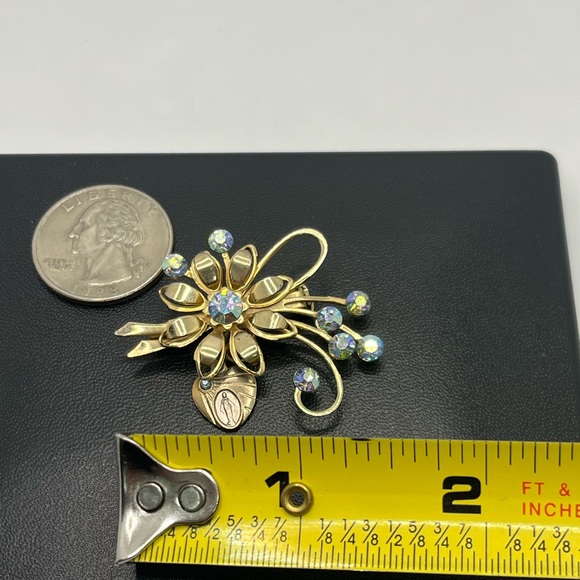 Vintage gold tone blue flower rhinestone Virgin Mary Catholic brooch pin - Picture 7 of 10